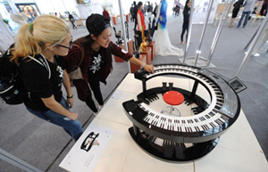 Intangible cultural heritage show opens in East China