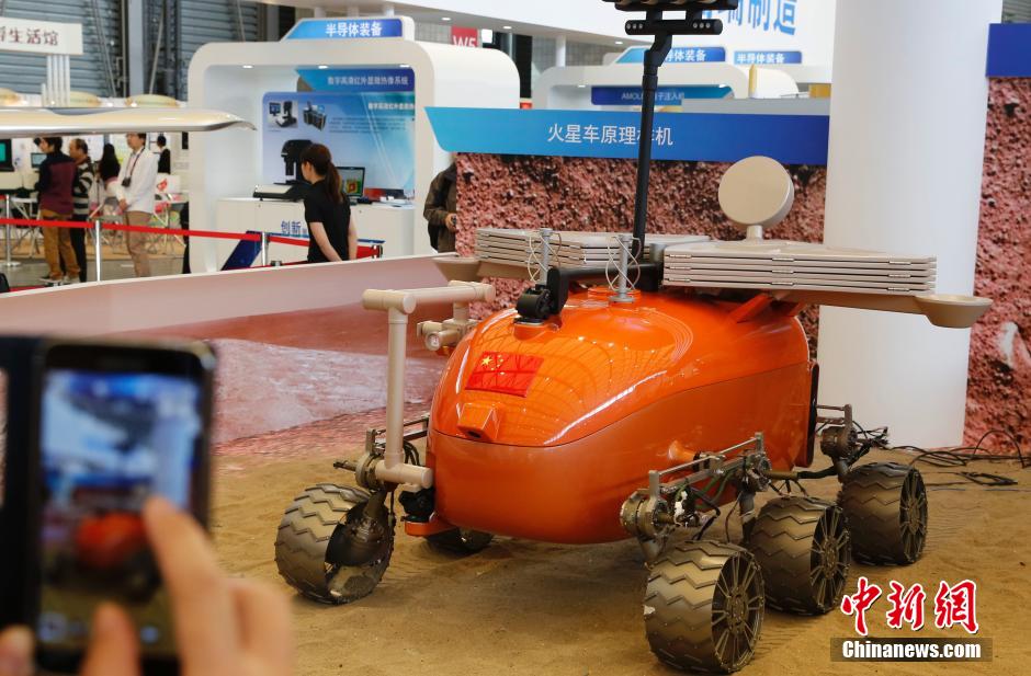 Sample machine of China's Mars rover lights industry fair