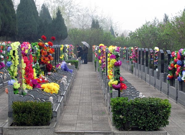 Beijing sees surge in cemetery price