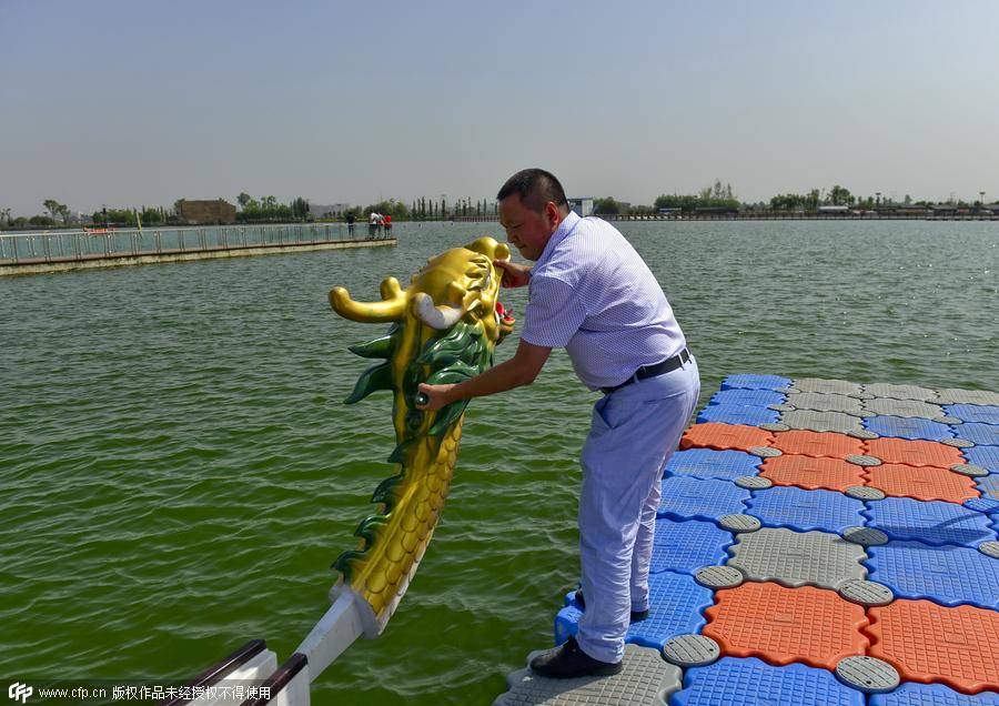 Last traditional dragon boat maker in Chengdu