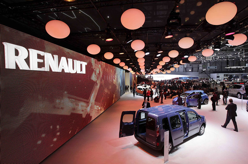 Renault-Nissan Chairman presents Captur in Geneva