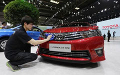 Toyota develops chips for hybrid cars