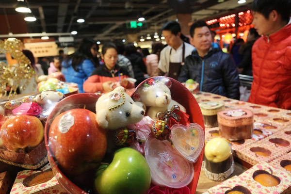 China agrees to allow imports of all US apples