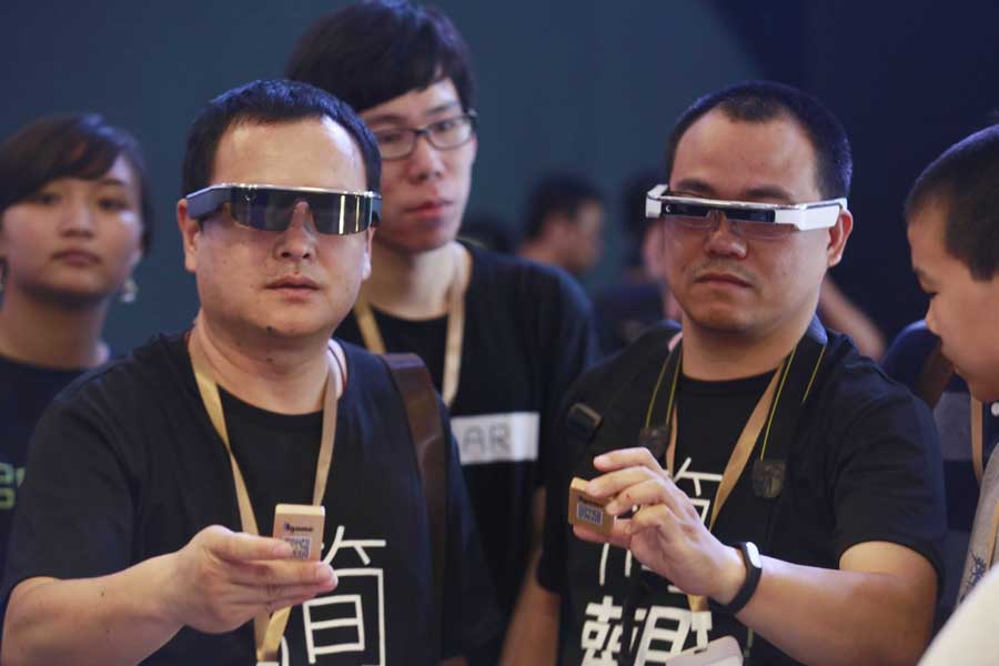 AR glasses offer new experience