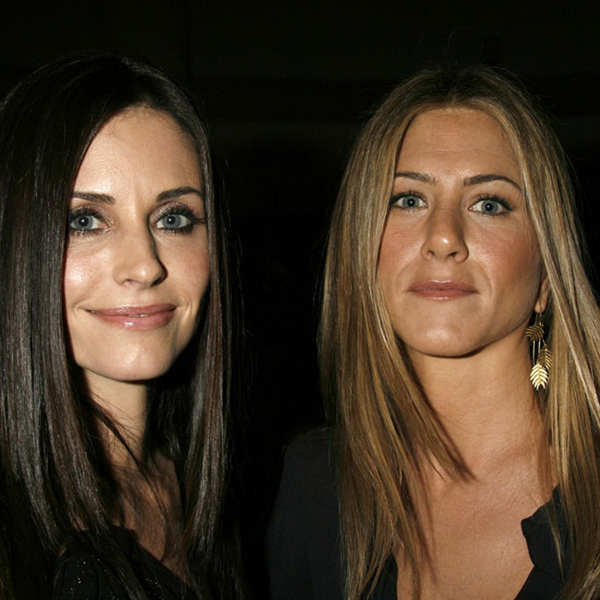 Jennifer Aniston holidays with Courteney Cox