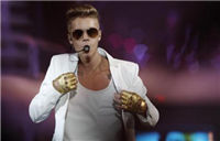 Police raid Justin Bieber's home, arrest man for drugs