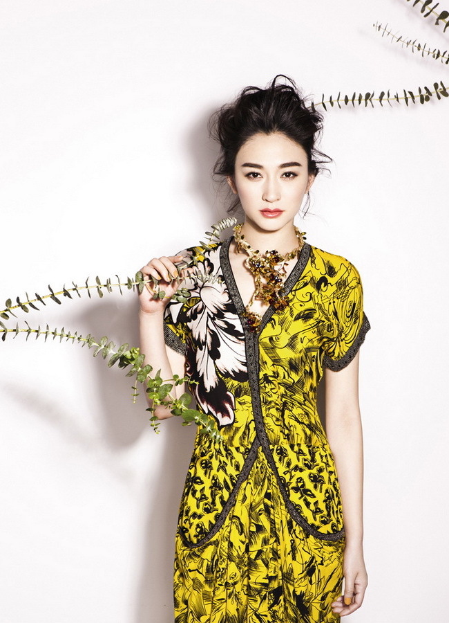 Actress Li Xiaoran covers Fashion Weekly