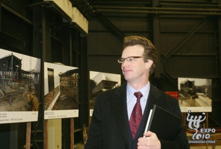 Prime Minister Harper visits Canada Pavilion