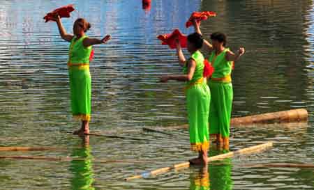 Paddling stunt show at Midsummer Ardent Tours