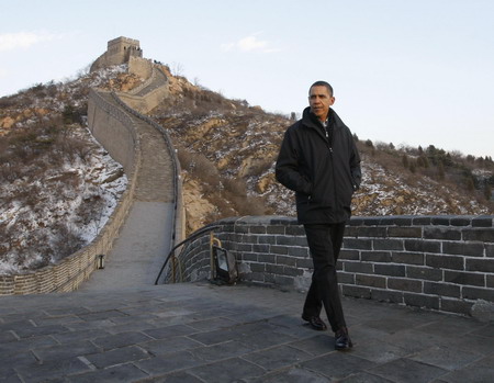 Obama tours Great Wall of China