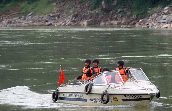 Chinese police patrol deployed in border port