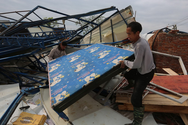 Injuries in C China tornado rises to 52