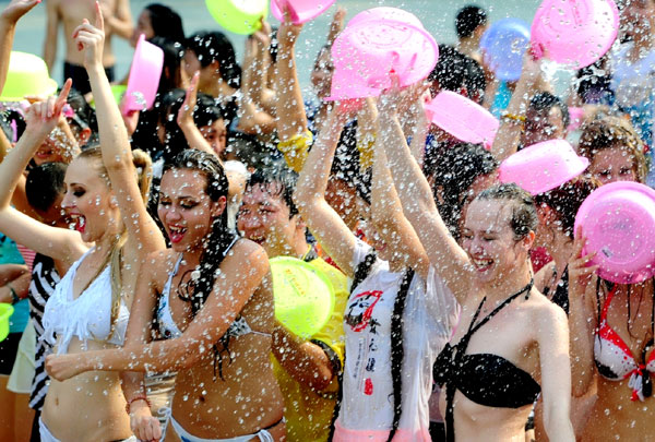 Splashing frenzy in S China