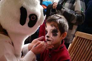 Pandas receive rockstar reception in Belgium