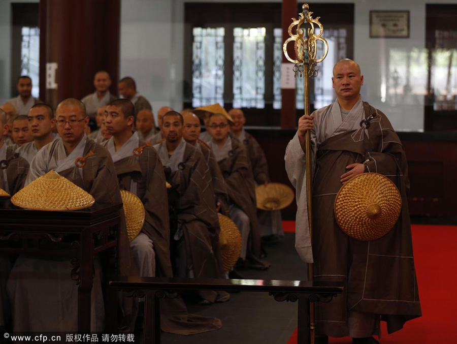 Traditional mendicants' walk held in East China