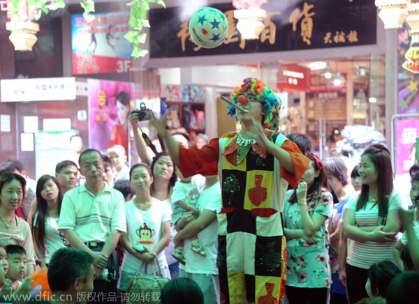 Lane-style night market brings out Shanghai's old flavor