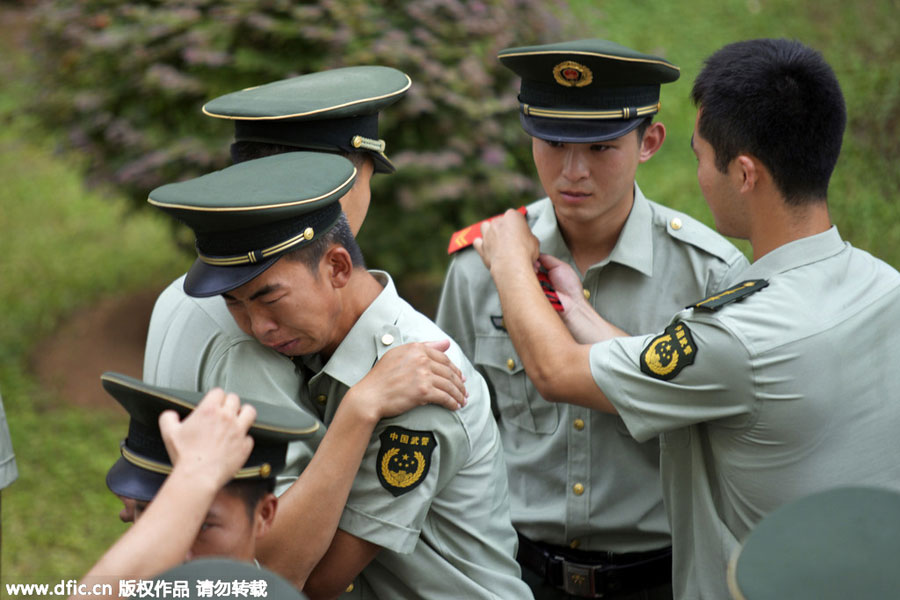 Veterans' tearful goodbye to their army life