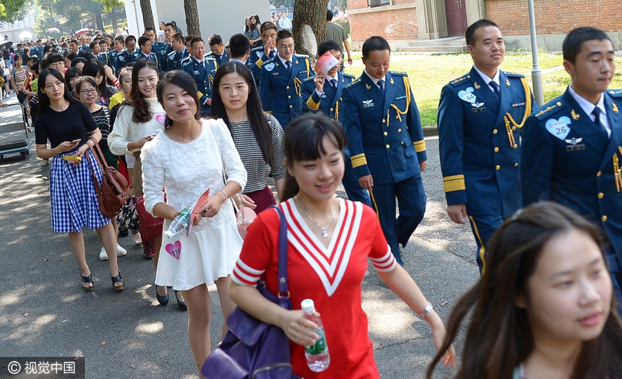 Military blind date attracts hundreds young women to attend