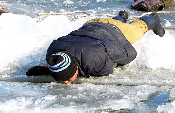 Cutting ice for a festival of sculpture