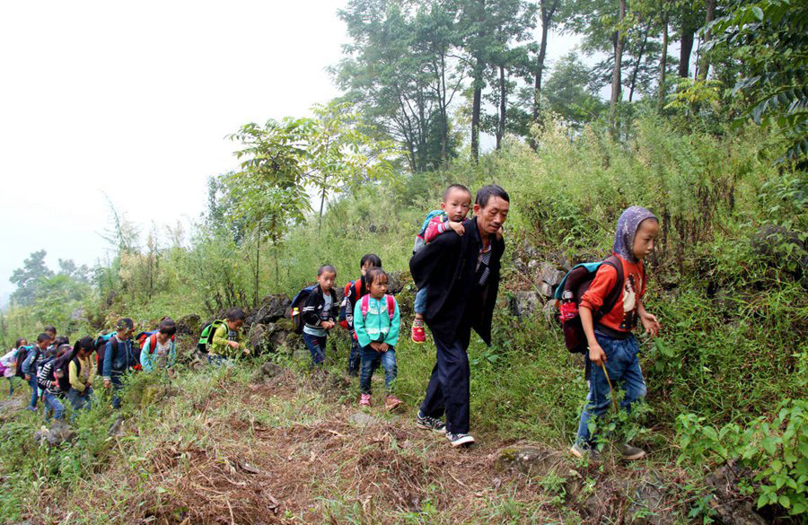 Guizhou teacher serves as shining example