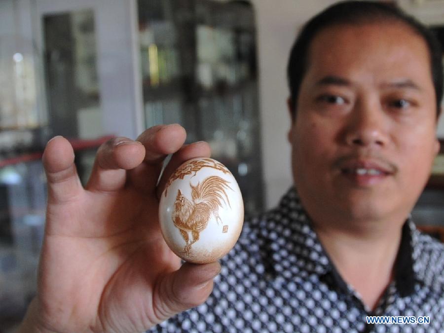 Egg carving handicrafts made by Chinese villager