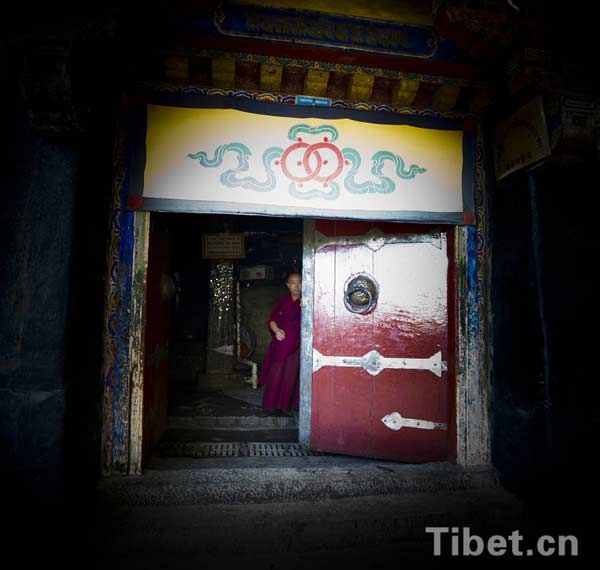 Tibetan monk's life in photographer's eyes