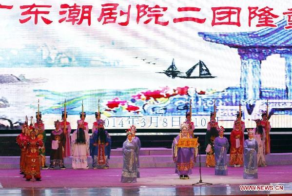 Chinese artists perform Teochew Opera in Cambodia