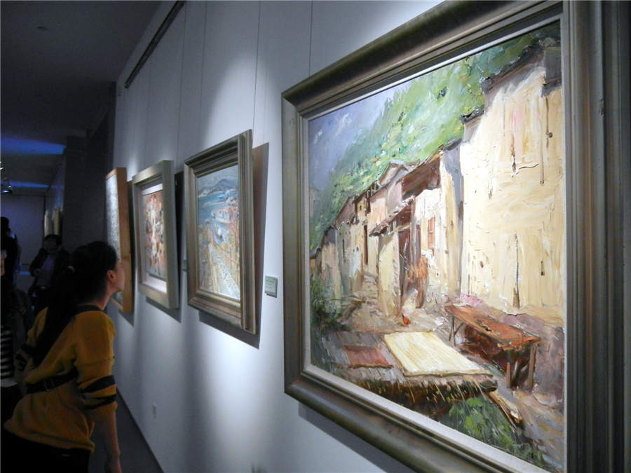 Oil paintings depict picturesque Jiangnan