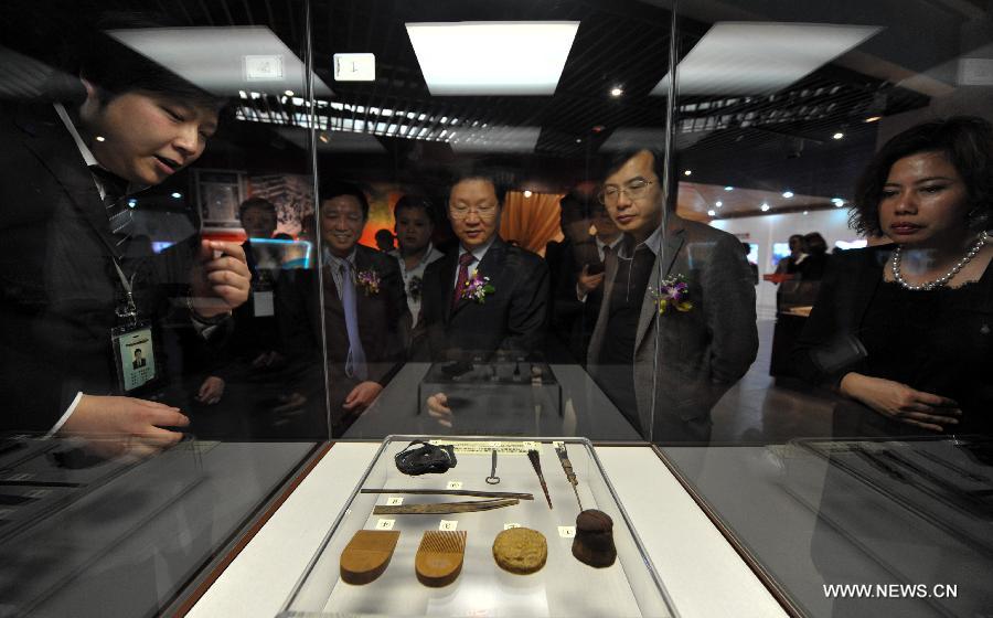 Cultural relics from ancient tombs exhibited in Changsha