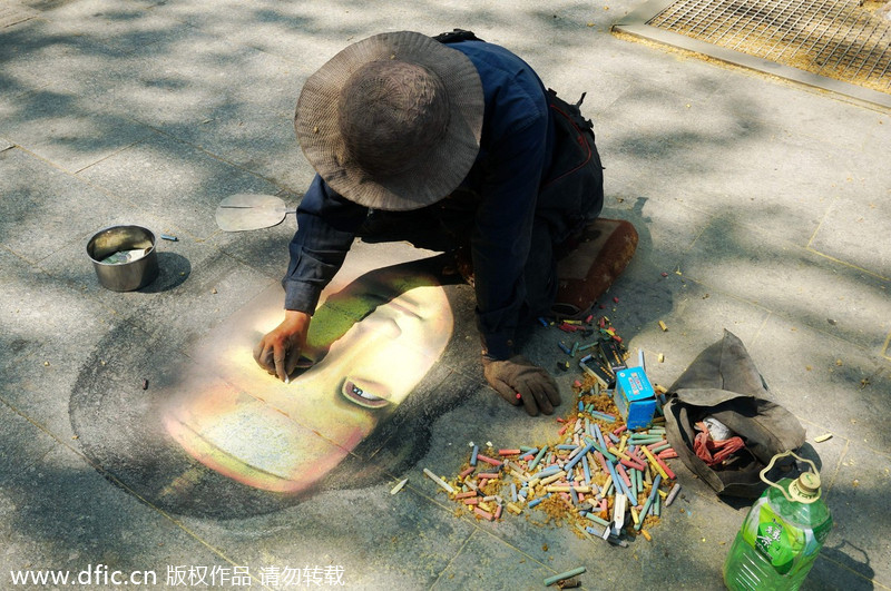 Self-taught artist wows Nanjing crowd