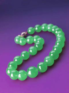 Jadeite necklace breaks auction estimate