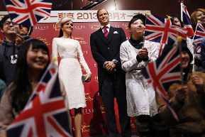 Living statues of old Beijingers appear