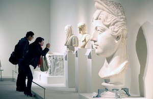 Ink painting and sculpture exhibition held in Beijing