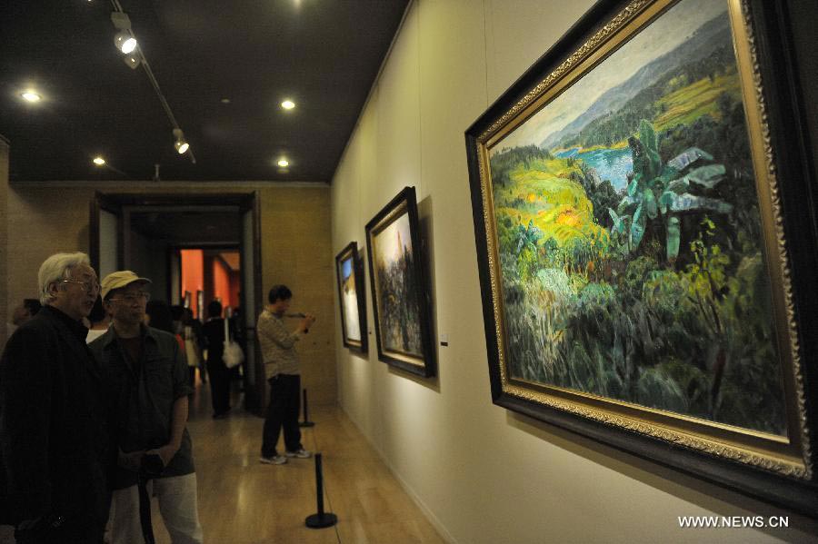 Paintings of Chinese oil painter displayed in Beijing