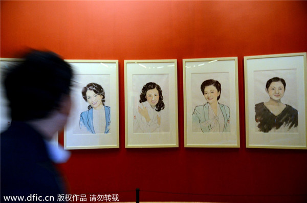 CCTV host holds art exhibition