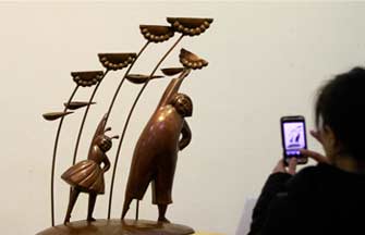 Chinese art treasures shine in Paris