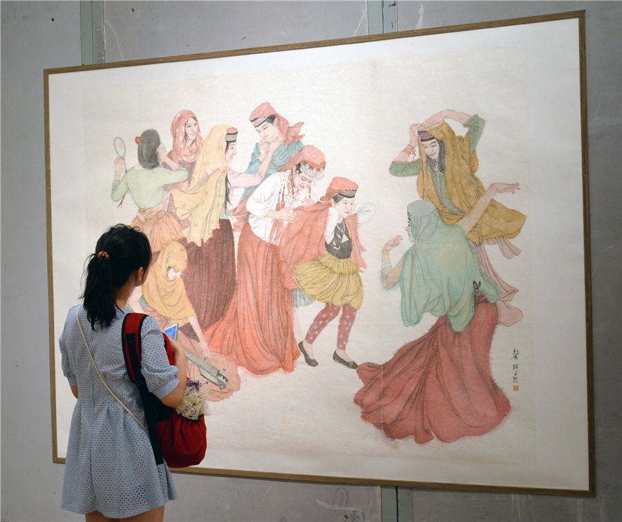 Graduates' works from China Academy of Art attract visitors