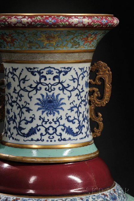 Chinese porcelain vase sets US auction record