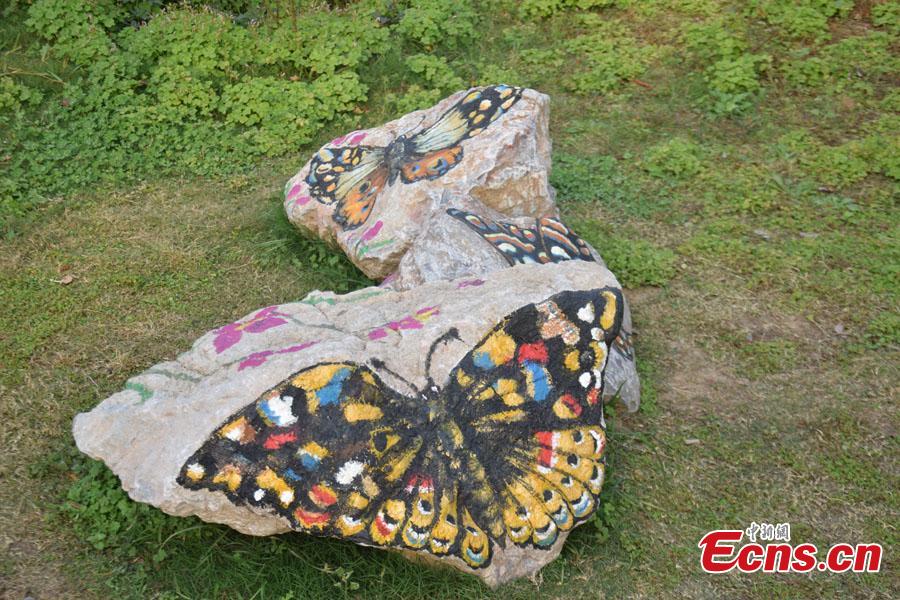 Artist decorates rocks with cute paintings