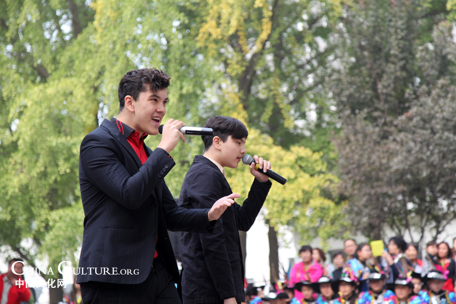 Flag of Peace painting exhibition held in Beijing