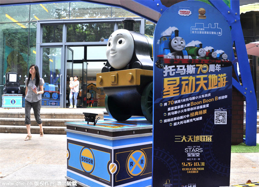 Thomas the Tank Engine captures Shanghai street