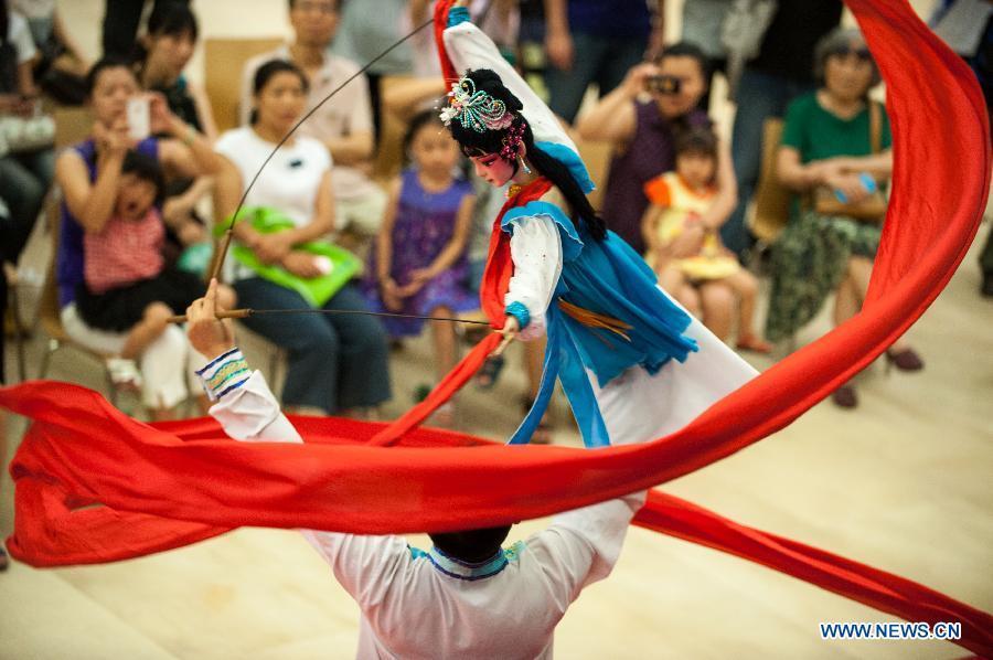 Lingnan puppet show held in Guangzhou