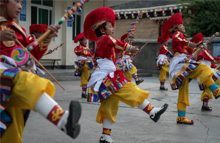 Tibetan folk art Batang Xianzi, a well-preserved tradition