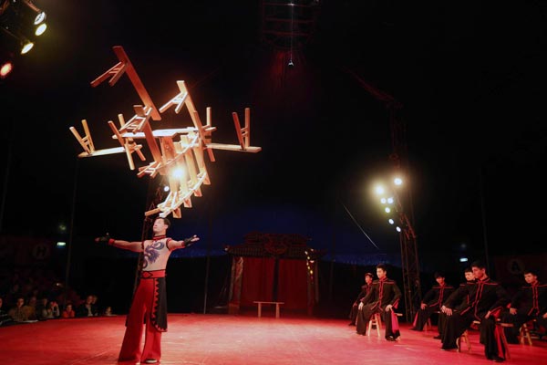 Chinese acrobatic drama performed in Germany