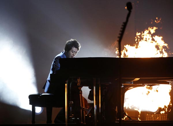 Lang Lang performs at Grammys