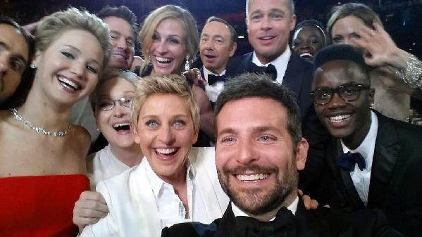 DeGeneres' selfie crashes Twitter