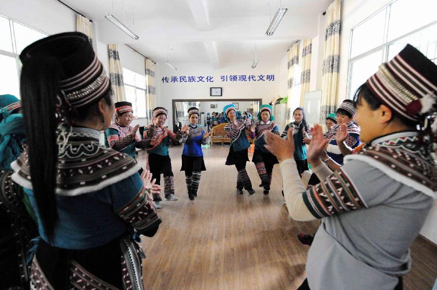 Hani women rehearse for folk dance