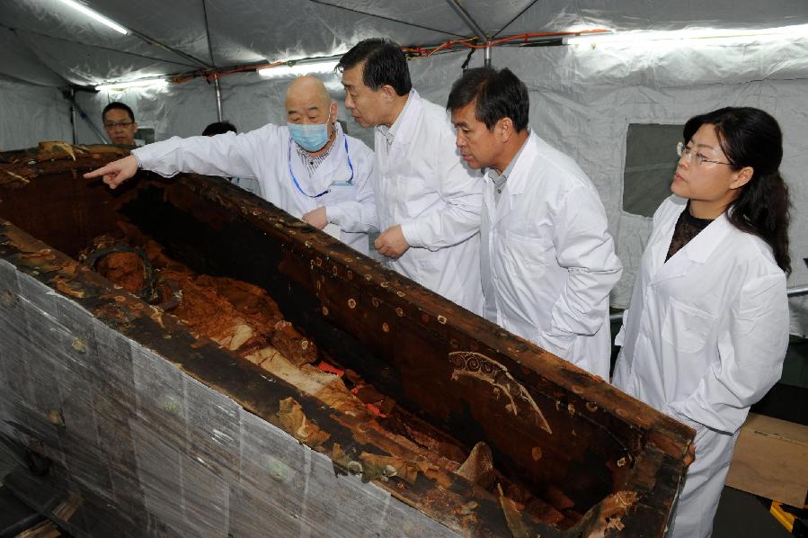 1,500-year-old coffin excavated from grassland in N China