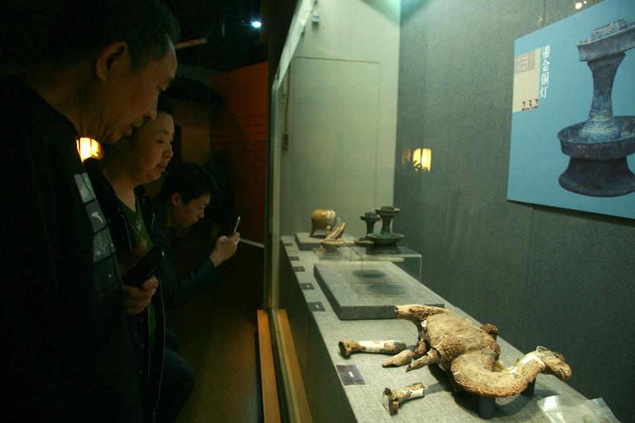 Relics from tomb of Sui Dynasty's Emperor Yang on display