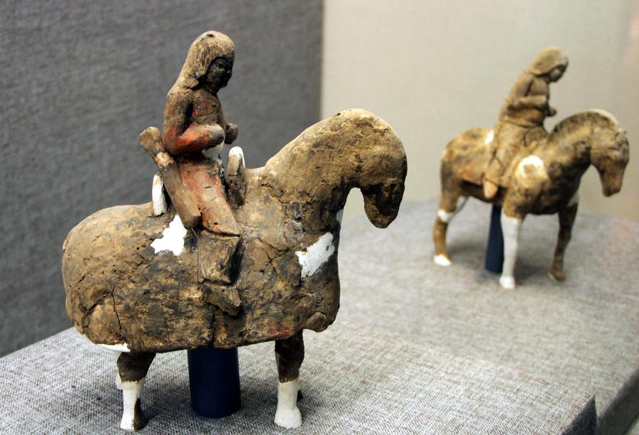 Relics from tomb of Sui Dynasty's Emperor Yang on display